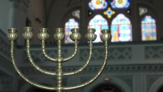 Sedmiramenný svícen (menora) v synagoze v Brašově