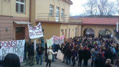 Studenti UJEP protestují proti reformě vysokých škol