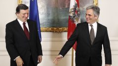Rakouský kancléř Werner Faymann přivítal ve \Vídni předsedu EK Josého Barrosa