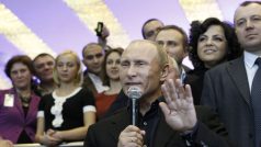 Vítěz ruských prezidentských voleb Vladimir Putin mluví ke svým příznivcům