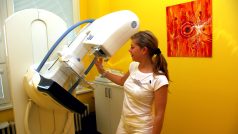 Příprava mamografu na vyšetření