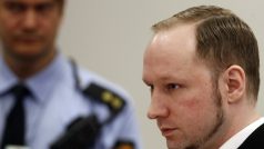 Anders Breivik poprvé nepozdravil vztyčenou pěstí