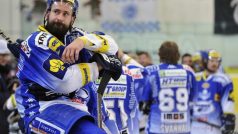 Šestý zápas finále play off hokejové extraligy: HC Kometa Brno ? HC ČSOB Pojišťovna Pardubice, 19. dubna v Brně. Mistrem extraligy se staly Pardubice. Na snímku brněnský hráč Radek Dlouhý sedí na mantinelu střídačky po prohraném zápase.