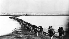 Čínští vojáci při pochodu za korejské války