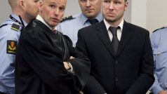 Anders Breivik se svým právníkem Geirem Lippestadem