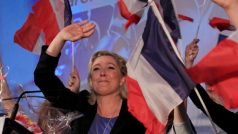 Kandidátka na francouzskou prezidentku Marine Le Penová na mítinku