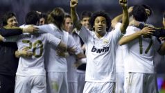 Fotbalisté Realu v čele s Marcelem slaví zisk španělského titulu