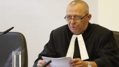 Ústavní soud zamítl 10. května návrh ČSSD na zrušení tzv. karenční doby. Na snímku čte soudce zpravodaj Miloslav Výborný odůvodnění nálezu
