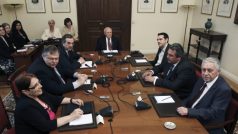 Šéfové řeckých politických stran na jednání u prezidenta Karolose Papuliase