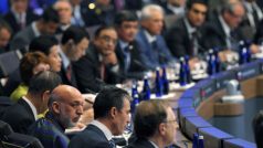 Summitu NATO v Chicagu se zúčastnil i afghánský  prezident Hamíd Karzáí (třetí zprava)