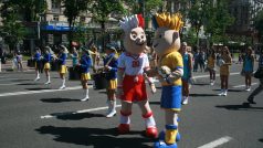 Fotbalové EURO 2012. Maskoti v ulicích