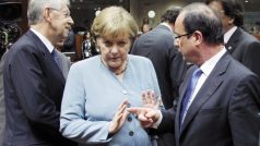 Italský premiér Mario Monti, německá kancléřka Angela Merkelová a francouzský prezident Francois Hollande na summitu EU v Bruselu