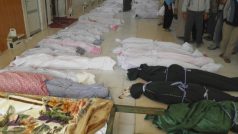 Těla obětí masakru v syrském městě Húla