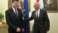 Slovenský ministr zahraničí Miroslav Lajčák (vlevo) a jeho maďarský protějšek János Martonyi