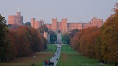 Tisíc let stará pevnost Windsor Castle přestavěná na královský palác.