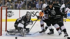 Los Angeles Kings goalie Jonathan Quick (L) makes a save on New Jersey Devils Zach Parise (C) as he is checked by Kings Matt Greene (R) during the second period in Game 3 of the NHL Stanley Cup hockey final in Los Angeles, June 4, 2012
