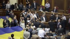 Ukrajinský parlament přijal kontroverzní jazykový zákon