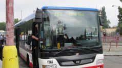 Autobus na lince 398 z Poděbrad do Prahy