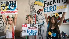 Ukrajinky z hnutí Femen protestují proti pořádání fotbalového Eura