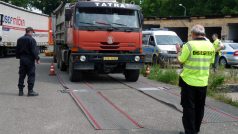 Kontrola a vážení kamiónů - Terezín