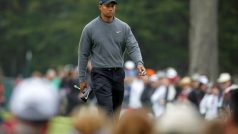 Golfista Tiger Woods je podle sázkových kanceláři největším kandidátem na triumf na US Open