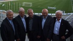 Pětice vicemistrů světa (zleva Jelínek, Mašek, Masopust, Tichý, Štibrányi) na stadionu Corinthians Sao Paulo