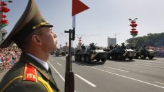 Vojenská přehlídka v běloruském Minsku ke Dni nezávislosti. 3. července 2012