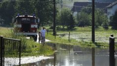 Hasiči odstraňují následky lokálních záplav