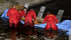 Hasiči likvidují havárii na řece Blata na Prostějovsku, kam unikla kejda z družstva