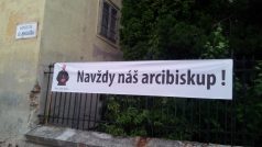 Věřící v Trnavě si stojí za svým arcibiskupem