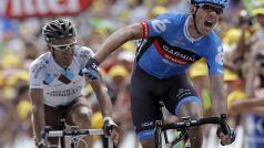 Cyklista David Millar slaví triumf ve 12. etapě Tour de France