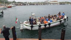 Návštěvníci musejí závěr nebo úvod plavby absolvovat na malých loďkách