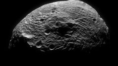 Povrch asteroidu Vesta