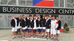 Česká basketbalová výprava před Českým olympijským domem v Londýně