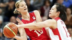2012-07-28TChina&#039;s Chen Xiaoli (R) and Czech Republic&#039;s Eva Vítečková  fight for the ball during the women&#039;s Group A basketball match at the London  2012 Olympic Games in the Basketball arena July 28, 2012