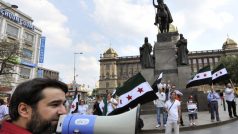 Demonstrace proti režimu syrského prezidenta Bašára Asada 27. července v Praze  (ilustrační foto)