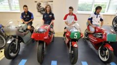 Čeští jezdci (zprava) Karel Abraham, Miroslav Popov, Karel Hanika a Jakub Kornfeil v Brně před Velkou cenou České republiky silničních motocyklů