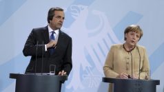 Řecký premiér Antonis Samaras a německá kancléřka Angela Merkelová na tiskové konferenci