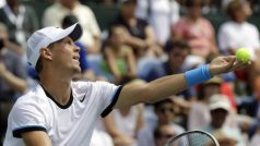 Tomáš Berdych v zápase s Johnem Isnerem na turnaji Winston-Salem Open