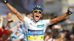 Španělský cyklista Alberto Contador slaví triumf v 17. etapě Vuelty