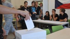 Středoškoláci po celé České republice si vyzkoušeli nanečisto krajské volby. Zvítězila u nich Česká pirátská strana