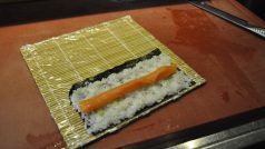 Příprava japonského sushi