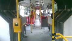 autobus MHD, interiér