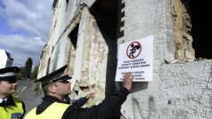 Ústečtí strážníci kontrolovali poškozené domy v Předlicích