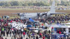 Dny NATO na mošnovském letišti - přistání letounu C-137 Hercules