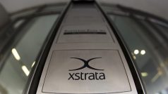 Logo těžařské společnosti Xstrata