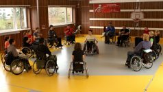 Lidé s postížením míchy v Centru Paraple rehabilitují, vzdělávají se a sportují