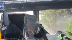 Havarovaný kamion na dálnici D11