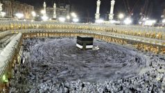 Muslimská pouť do Mekky začíná obcházením svatyně Kaaby
