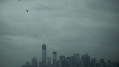 Bouře Sandy. Helikoptéry nad New Yorkem
